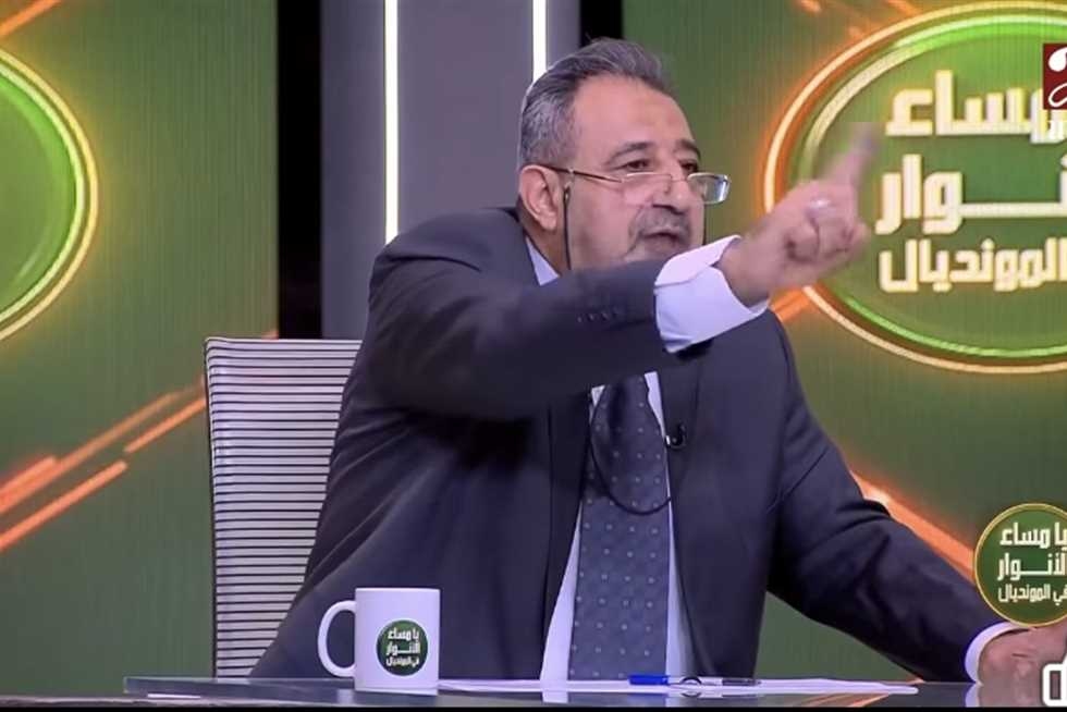«الإعلانات والشيشة».. نقاش ساخن بين مجدي عبدالغني وأيمن أشرف بسبب لاعبي الأهلي (فيديو)