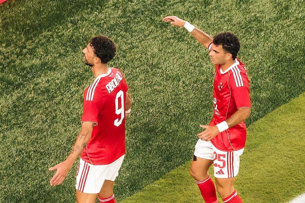 منهم زيزو.. عروض كبيرة لبيع ثلاثي الأهلي (تفاصيل)
