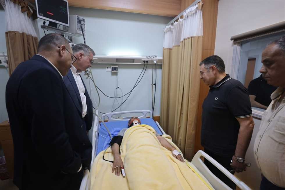 وزيرا البترول والعمل يطمئنان على الناجين من غرق حفار بترول جبل الزيت