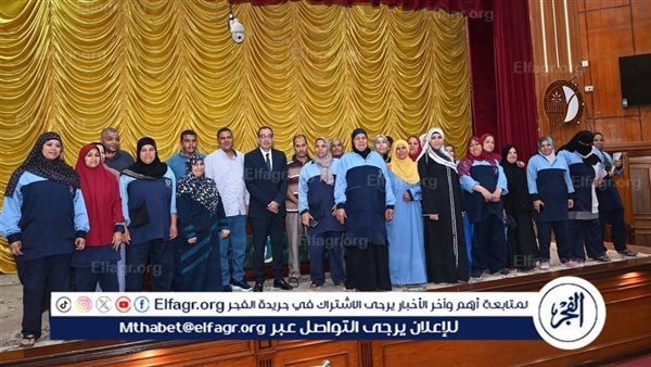 رئيس جامعة الفيوم يُكرِّم المشاركين في تجهيز مقر الجامعة الأهلية خلال زيارة وزير التعليم العالي