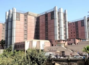 عميد طب قصر العيني: إنتاج أول جهاز تنفس صناعي صحوة للصناعة الوطنية.. والتجارب نجحت بالكامل