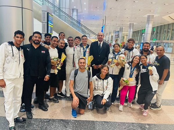 وزير الرياضة يهنئ أبطال الخماسي الحديث بعد إنجاز بطولة العالم للناشئين