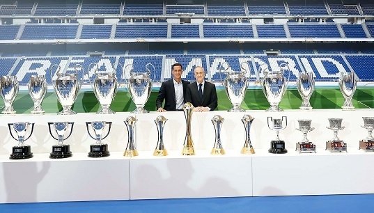 فاسكيز يودع ريال مدريد بصورة الألقاب