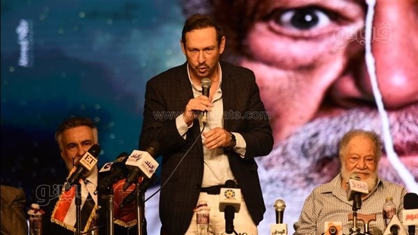 مدير المسرح القومي يكشف مفاجأة عن أسعار تذاكر عرض "الملك لير" (فيديو)