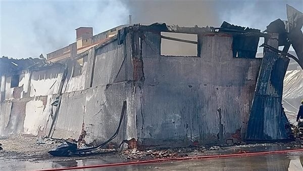 إخماد حريق ضخم بمصنع فوم بدمياط الجديدة والخسائر تتجاوز 15 مليون جنيه (صور)
