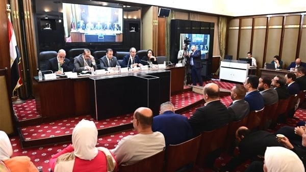 وزير الاتصالات يكشف تفاصيل خطة استعادة الخدمات بعد حريق سنترال رمسيس