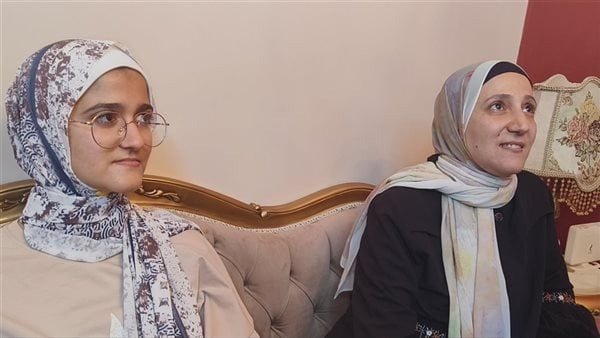 سلمى إبراهيم الأولى على الجمهورية أدبي بالثانوية: أعشق الأدب الإنجليزي واللي عايز يهاديني يجيب لي كتب (فيديو)