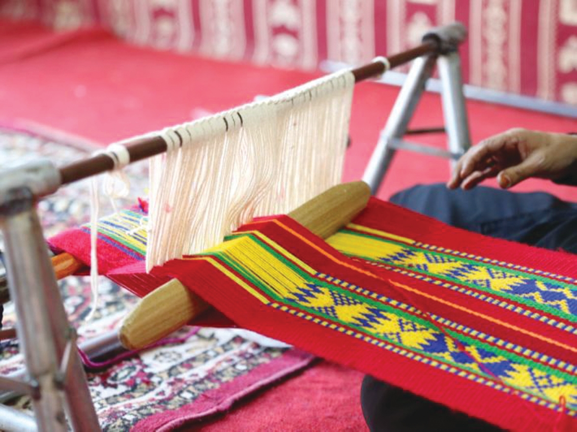 "السدو".. تراث ينسج خيوط الأصالة والإبداع