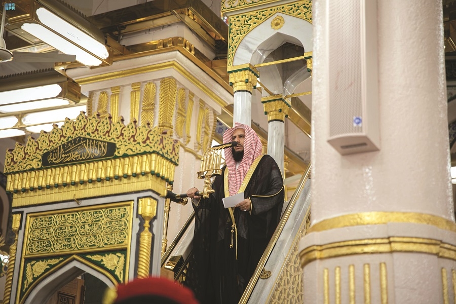 إمام المسجد النبوي: أخلصوا لله في عباداتكم القلبية والعملية