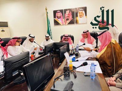 محافظ أبو عريش يرأس اجتماع المجلس المحلي لبحث الاستعدادات لموسم الأمطار