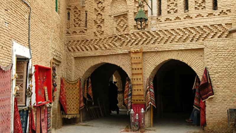 معالم وآثار: توزر... دار بن عزوز .. منارة داخل المدينة العتيقة