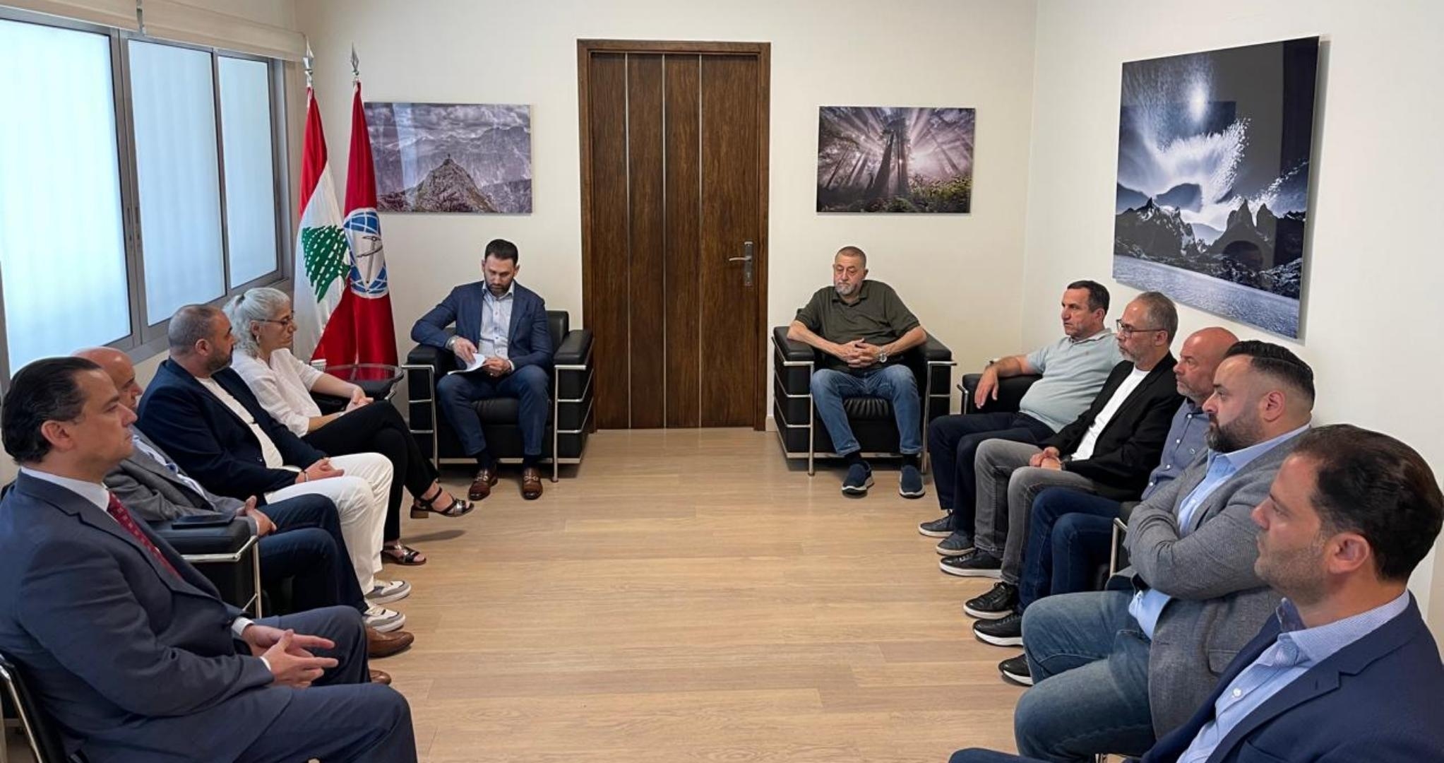 Jumblatt meets Ogero Employees' Union over job security concerns