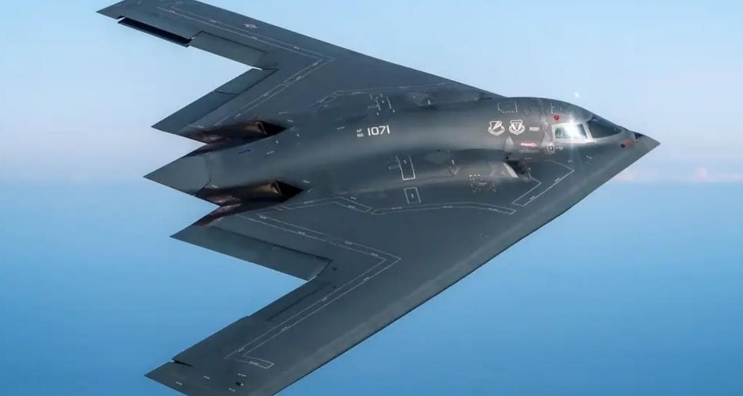 كاتس يتوعّد الحوثيين… وسفير أميركي يلوّح بإرسال قاذفات B-2 إلى اليمن