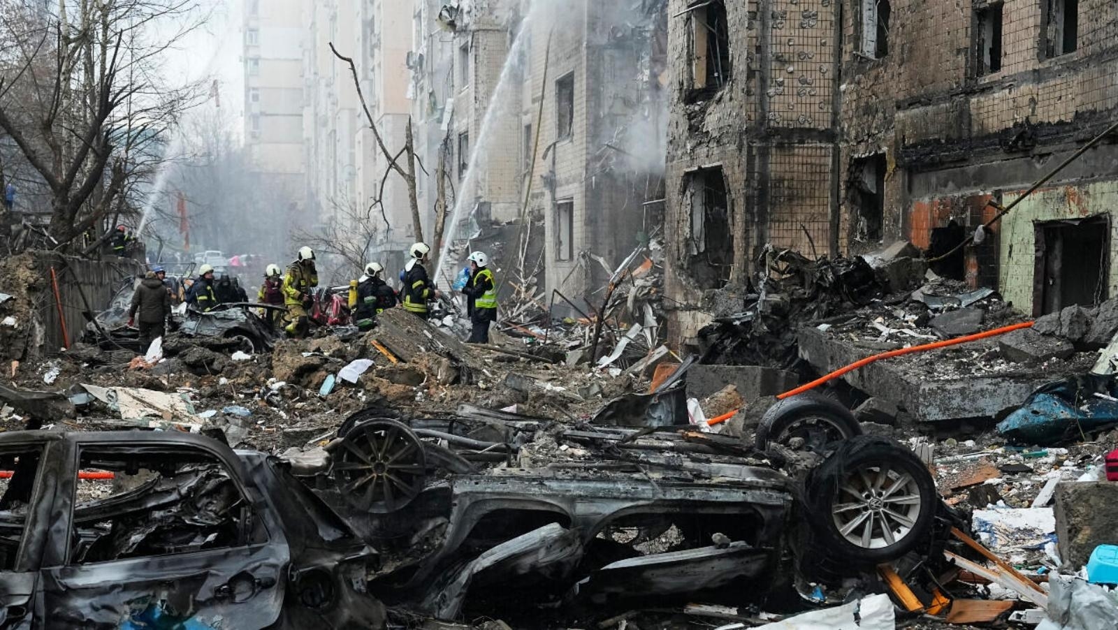 2 dead in Russian attack on Kyiv