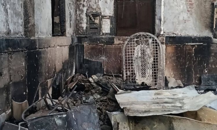 بعد اندلاع النيران بها.. فتح باب التبرعات لإعادة بناء كنيسة مار جرجس بقنا