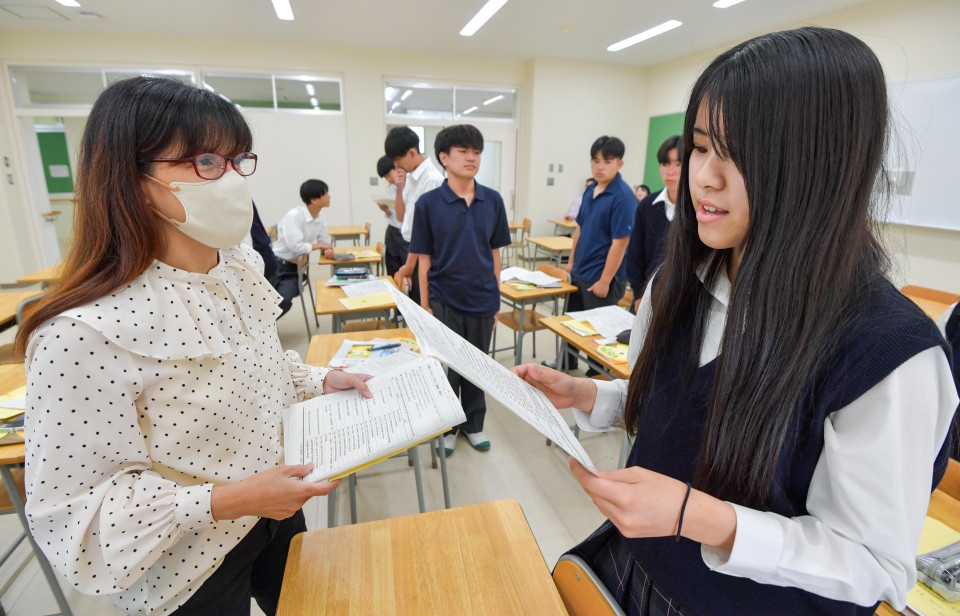 FOCUS: Japan's free high school policy may provoke exodus from public schools