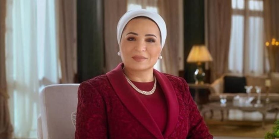 السيدة انتصار السيسى تتواصل هاتفيًا مع والدة البطل نور امتياز كامل