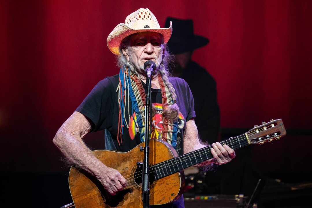 Willie Nelson Debuts 77th Solo Album, ‘Oh What a Beautiful World,' Ahead of 92nd Birthday