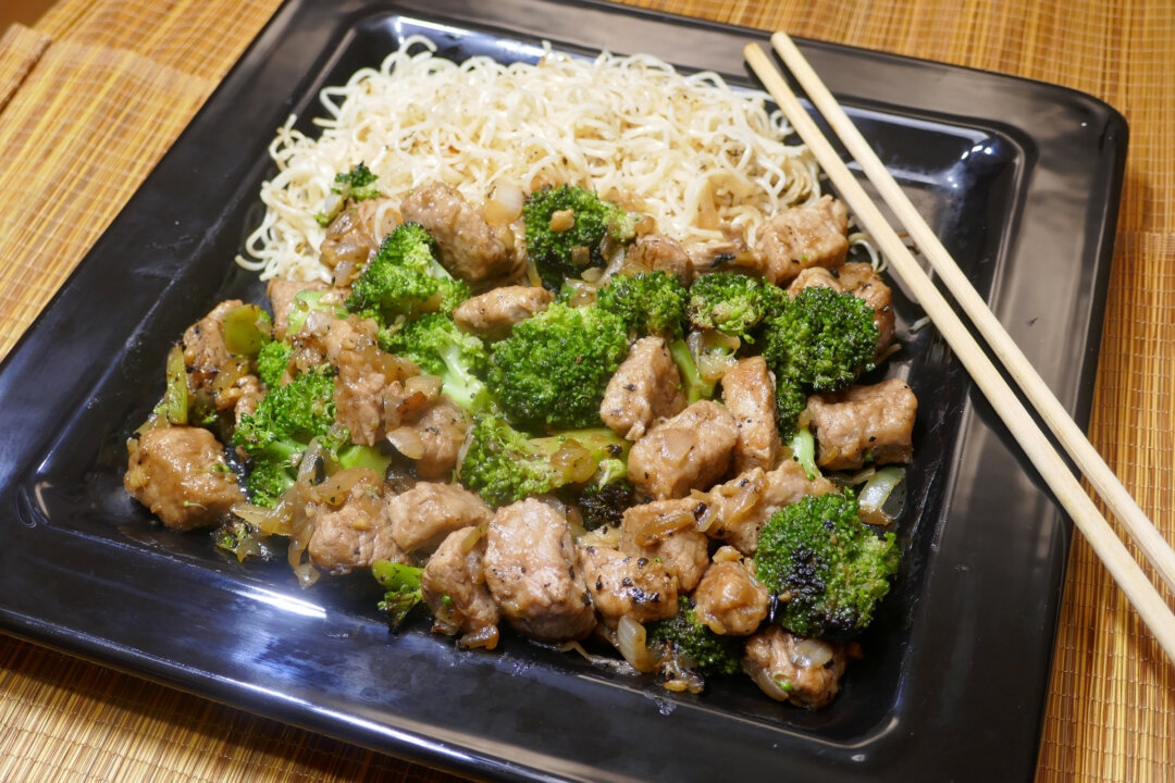 Stir-Fry Pork With Broccoli and Crispy Chinese Noodles