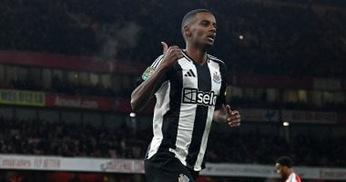 ليفربول يبدأ المفاوضات مع نيوكاسل لضم إيزاك فى صفقة قياسية