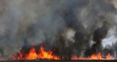 القاتل الصامت.. تغيرات المناخ تعصف بالعالم.. أمطار فى تونس والسعودية.. تحذيرات أممية بعد سقوط ضحايا لموجات الحر الشديد بأوروبا.. و300 فرد إطفاء لمكافحة أكبر حريق غابات بكاليفورنيا.. وإجلاء 50 ألف شخص فى تركيا