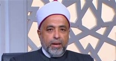 أمين الفتوى: الأفضل للمرأة تغطية القدم أثناء الصلاة خروجًا من الخلاف