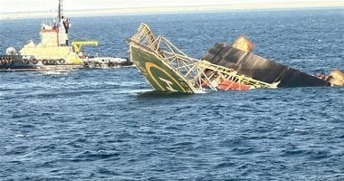 شاهد لحظة غرق حفار البترول العملاق فى البحر الأحمر.. فيديو