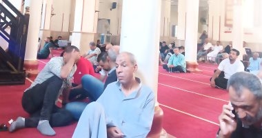 أهالي القنطرة شرق ينتظرون تشييع جثمان الفنان محمد عواد وسط أجواء من الحزن
