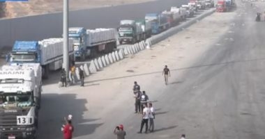 شاهد.. لحظة تحرك شاحنات المساعدات من مصر باتجاه قطاع غزة