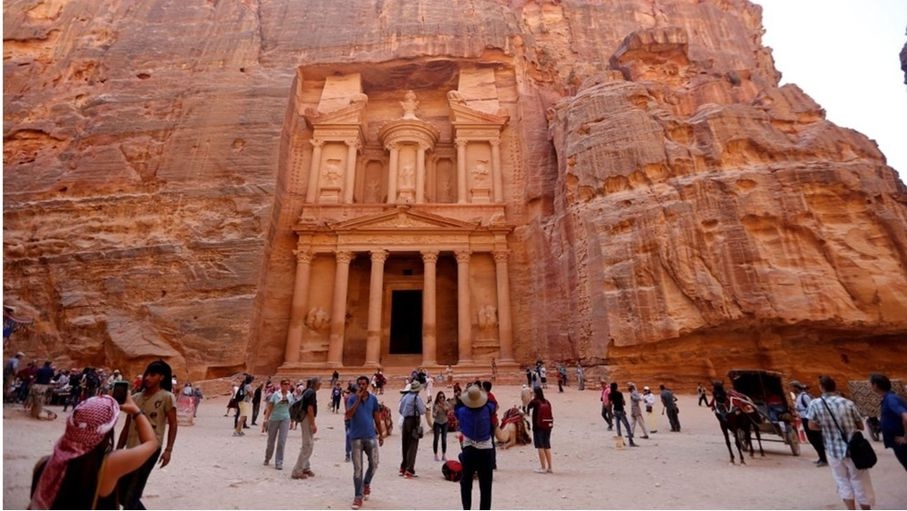 مجلس مفوضي سلطة إقليم البترا يزور بلدة الراجف ويلتقي وجهاء المجتمع المحلي