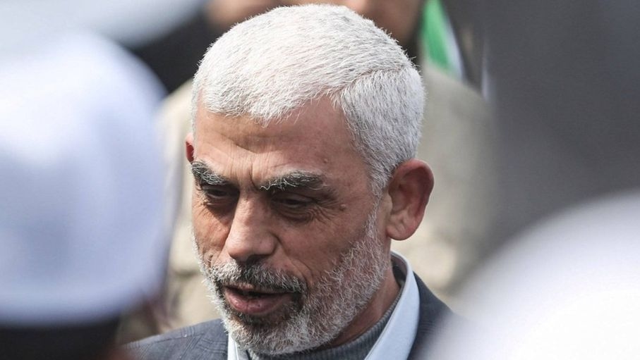 "استهداف الأقارب والأصهار"... كيف يلاحق الاحتلال الإسرائيلي عائلة السنوار؟