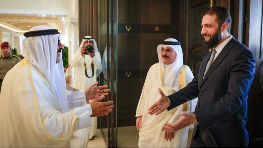 أمير الكويت يستقبل الشرع في قصر البيان