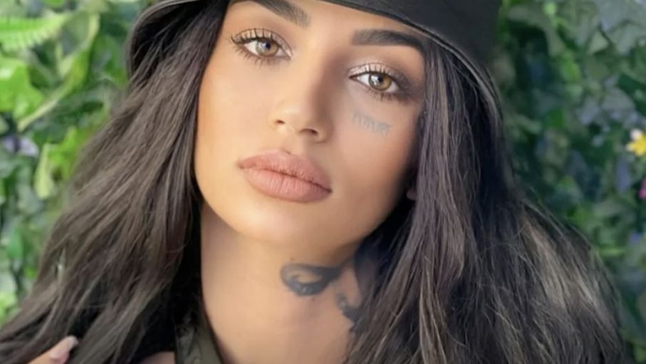 مغنية تلقى حتفها خلال الترويج لمستشفى تجميل في تركيا