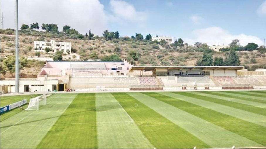 أندية المحترفين.. تدريبات صيفية في "عز الظهر" بسبب شح الملاعب