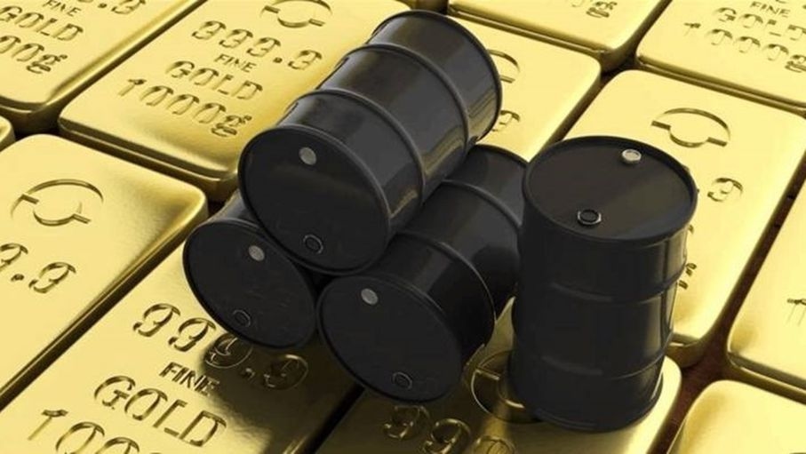 النفط يتراجع والذهب يرتفع عالميا