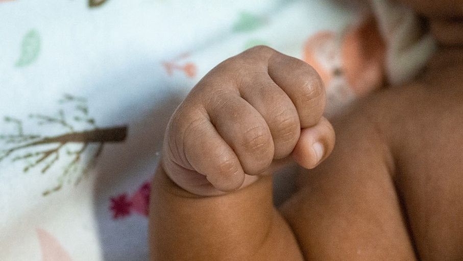 لماذا يصاب بعض الأطفال بالتهاب المفاصل؟