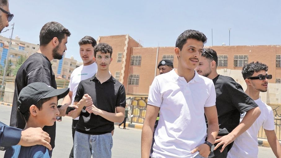 "التوجيهي": طلبة يؤدون امتحانهم بأسئلة متوسطة وارتياح عام