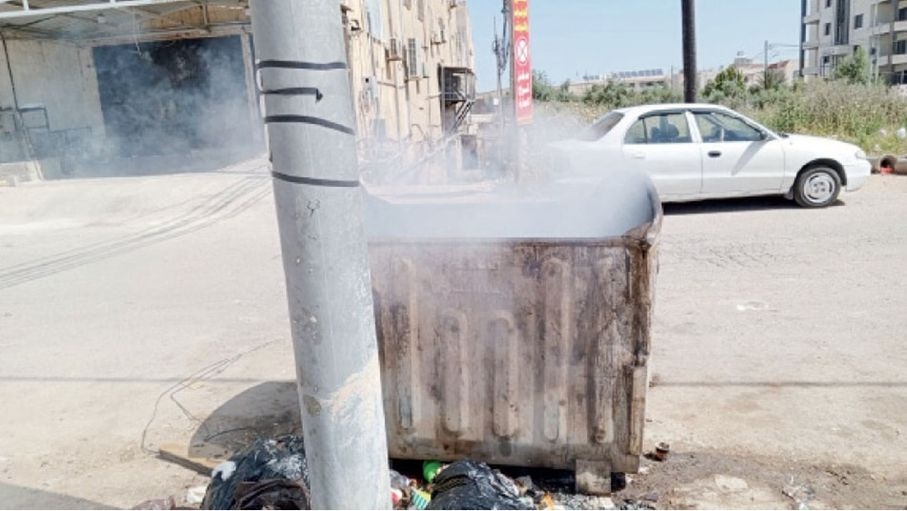 إربد.. إحراق النفايات يفاقم الخسائر البيئية وسط اتهامات متبادلة حول المسؤولية