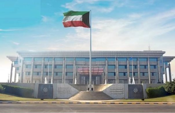 ضجة بعد نشر صورة لفنانة عربية شهيرة مكبلة اليدين...