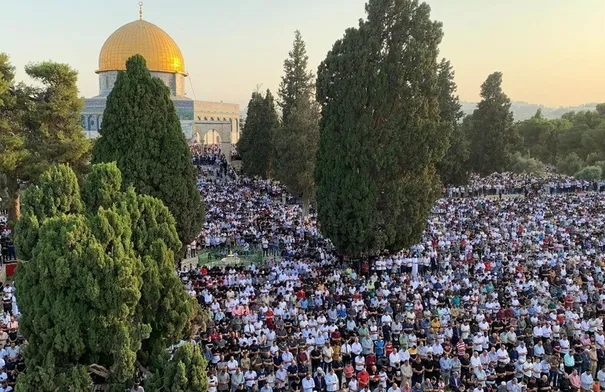 45 ألفًا يؤدون صلاة الجمعة في المسجد الأقصى
