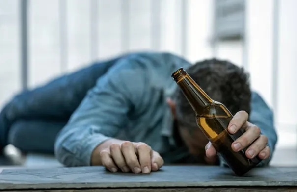 5 حالات تسمم جديدة إثر تناول مشروبات كحولية يُشتبه...