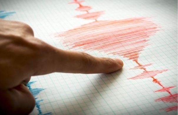 زلزال بقوة 6.7 درجات يضرب قبالة سواحل شرق إندونيسيا