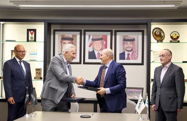 العبدلي يطلق أول محطة شحن كهربائي متطورة بالشراكة مع...