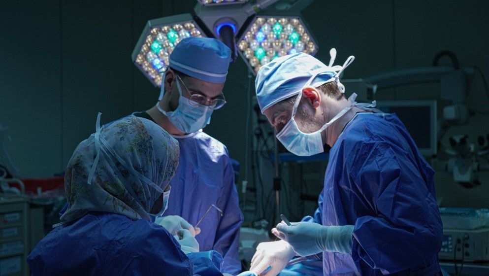Ibn Al-Haytham Hospital Successfully Performs Complex Surgery for Child with Rare Syndrome - Jordan News