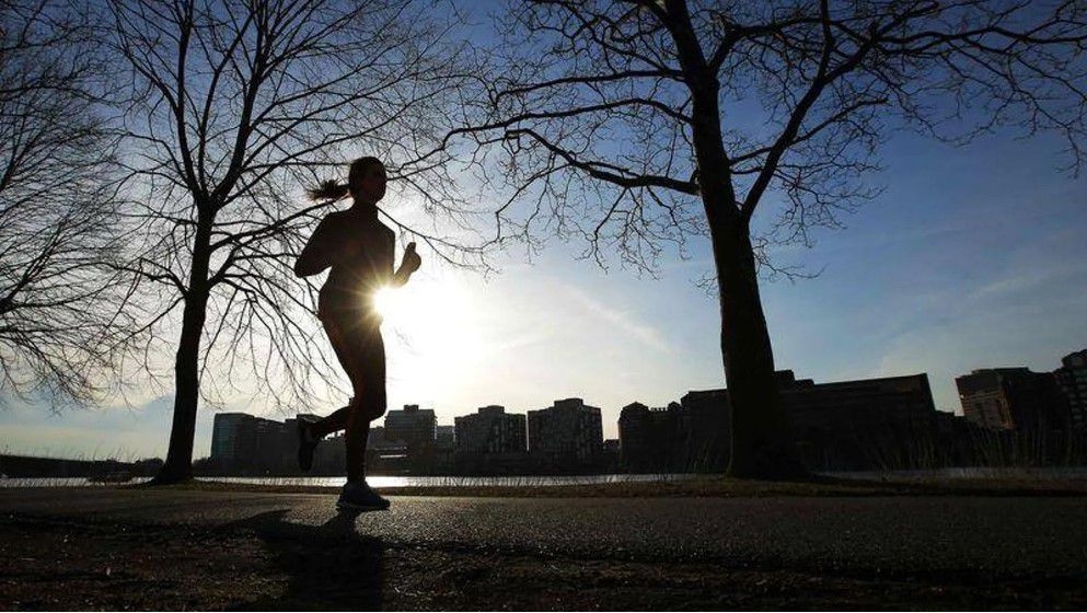 Is It Better to Walk Before or After Eating? - Jordan News