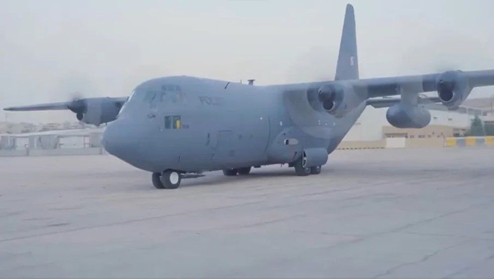 Watch: Humanitarian Aid Plane from Poland Arrives in Jordan Ahead of Transfer to Gaza - Jordan News