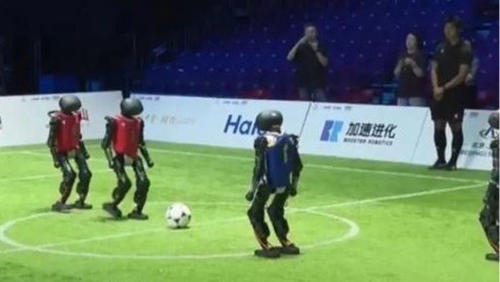 Humanoid Robots Compete in First-Ever Autonomous Football Championship - Jordan News