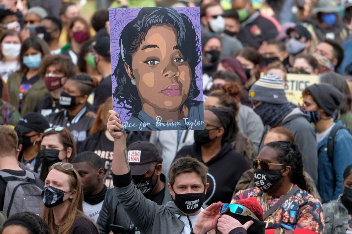 Ex-US policeman in Breonna Taylor killing sentenced to 33 months