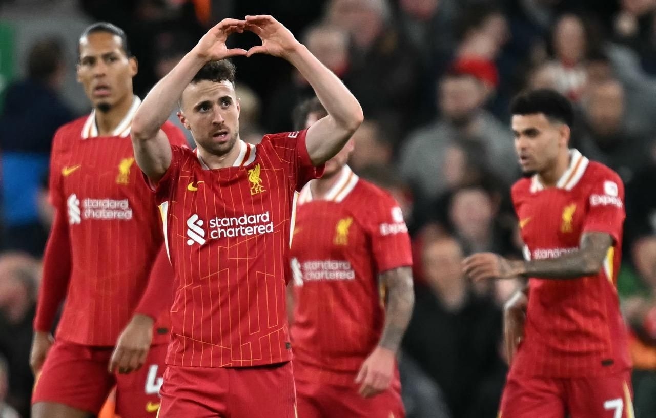 Liverpool legend Michael Owen mourns loss of Diogo Jota
