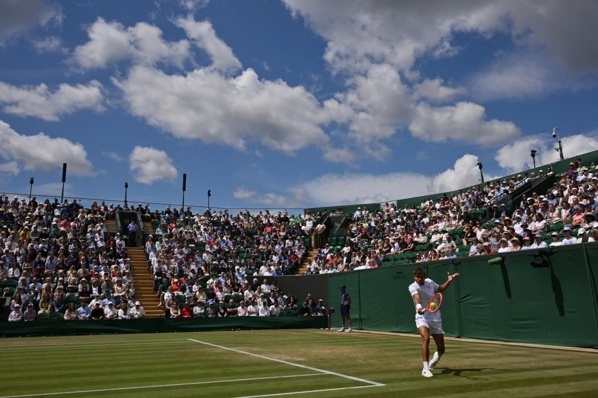 Wimbledon blames 'human error' for embarrassing line-calling glitch